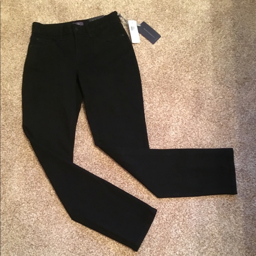 NYDJ SKINNY WITH BEAD WORK ON BACK POCKETS. NWT!